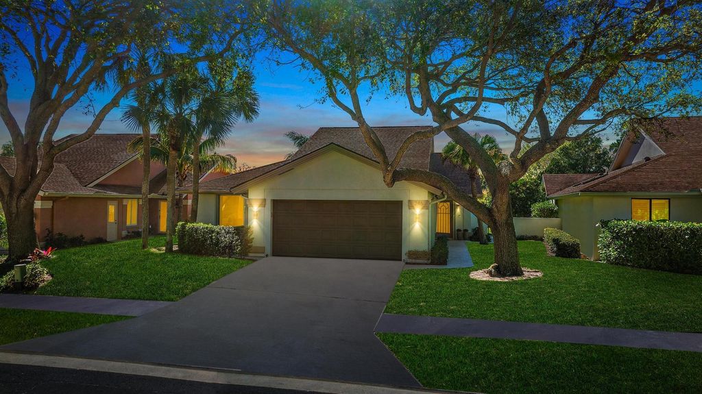 Photo of 246 Ridge Road, Jupiter, FL 33477 (MLS # R10962521)