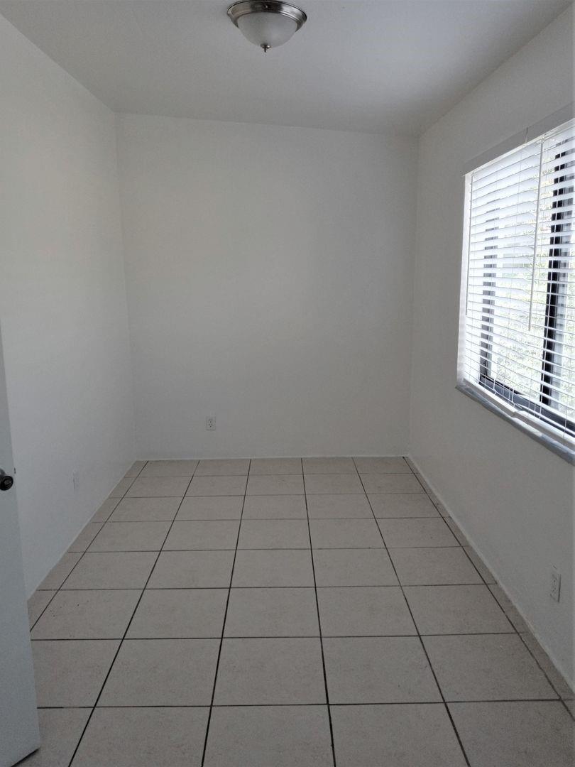 Hollywood Little Ranches - Residential Lease