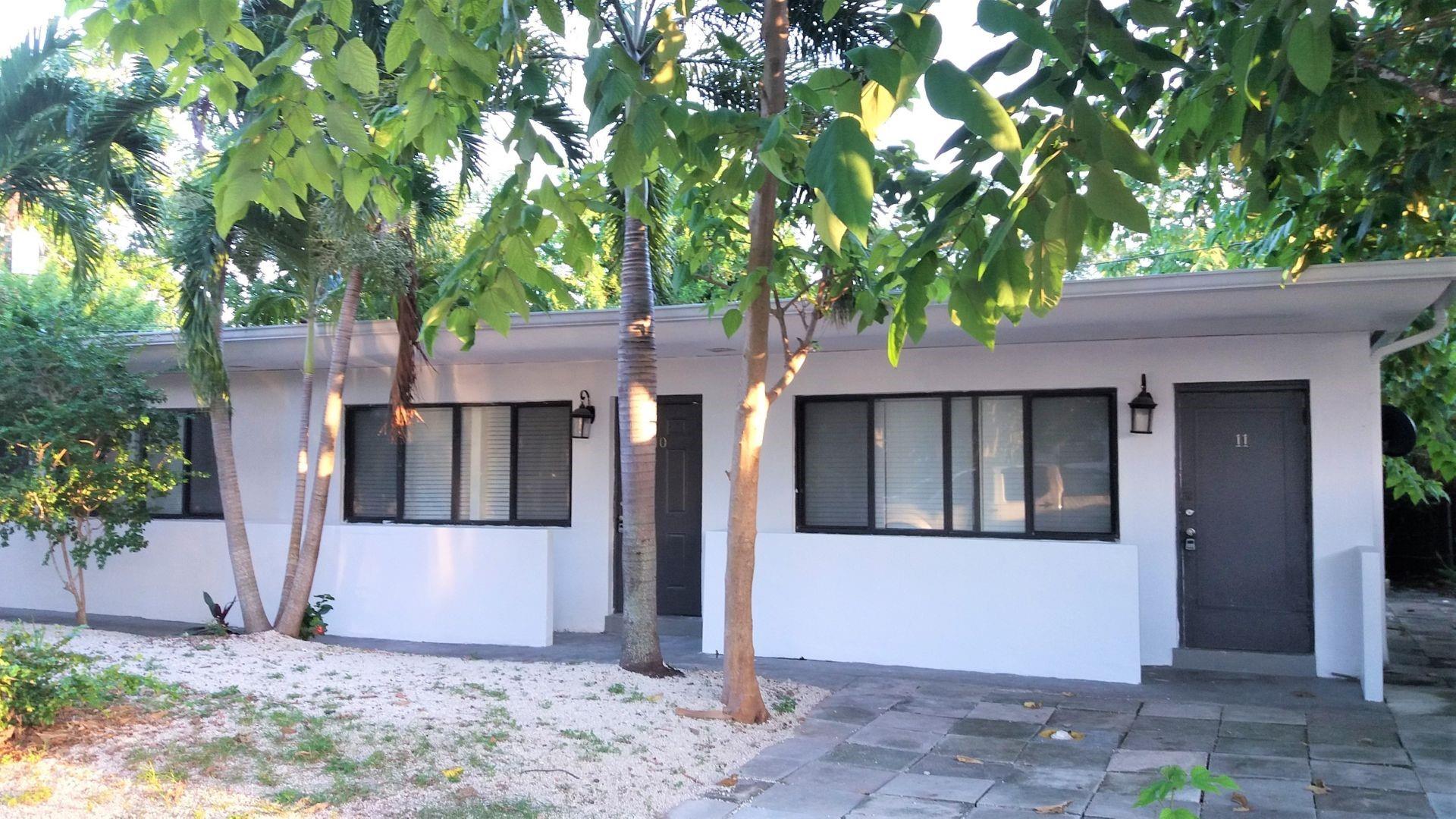 Welcome to this lovely 1 bedroom, 1 bathroom apartment located in Hollywood, Florida 33020. This cozy and inviting apartment is perfect for those who want to experience the relaxed coastal lifestyle of one of South Florida's most charming cities.
As you enter the apartment, you'll immediately notice the bright and airy atmosphere. The kitchen is fully equipped with a refrigerator and a gas stove. Water and trash is included in the rent.