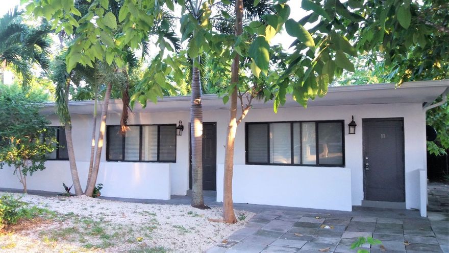 Welcome to this lovely 1 bedroom, 1 bathroom apartment located in Hollywood, Florida 33020. This cozy and inviting apartment is perfect for those who want to experience the relaxed coastal lifestyle of one of South Florida's most charming cities.
As you enter the apartment, you'll immediately notice the bright and airy atmosphere. The kitchen is fully equipped with a refrigerator and a gas stove. Water and trash is included in the rent.