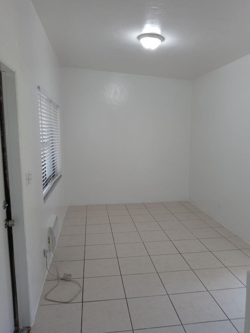 Hollywood Little Ranches - Residential Lease