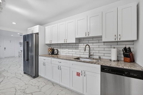 Tiny photo for 698 NE 36th Street, Oakland Park, FL 33334 (MLS # R11155204)