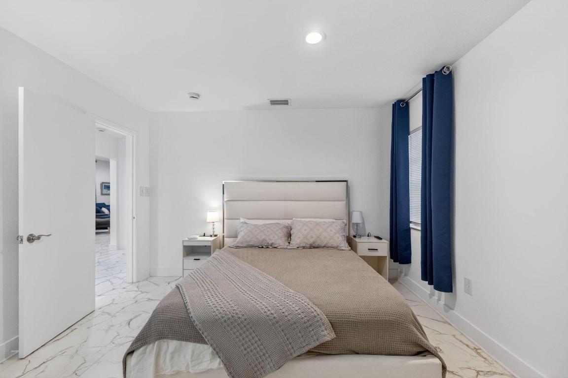 OAKLAND PARK SECOND ADD - Residential