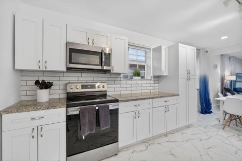 Tiny photo for 698 NE 36th Street, Oakland Park, FL 33334 (MLS # R11155204)