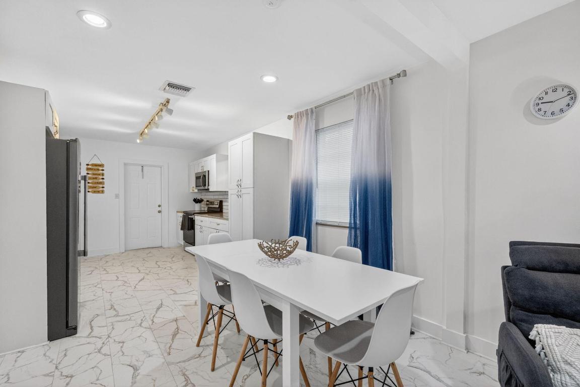 OAKLAND PARK SECOND ADD - Residential