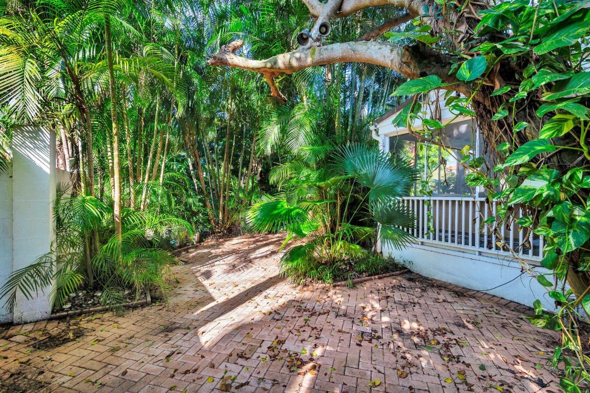 PLAZA PL - Residential