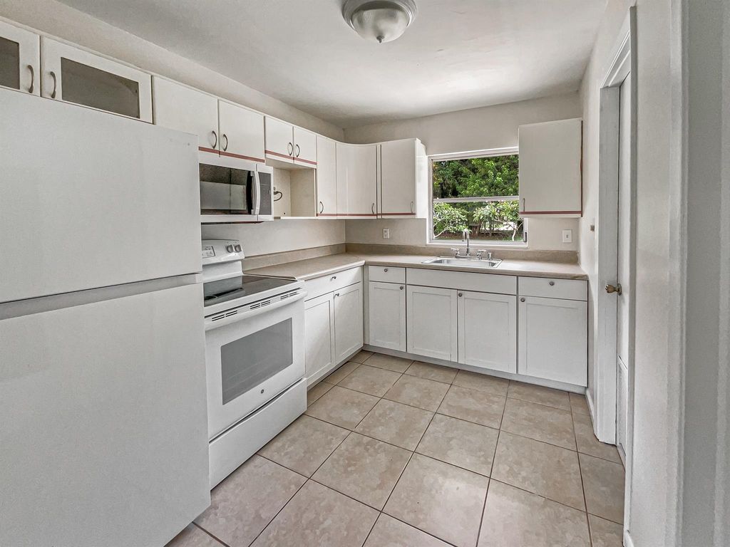 Photo of 509 Azalea Avenue, Fort Pierce, FL 34982 (MLS # R10997798)