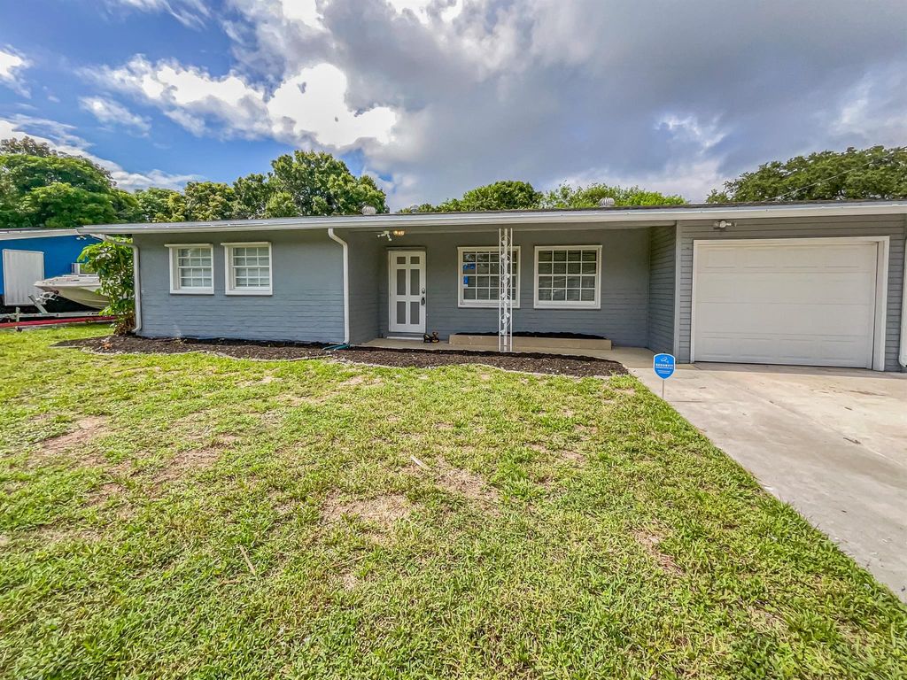 Photo of 509 Azalea Avenue, Fort Pierce, FL 34982 (MLS # R10997798)
