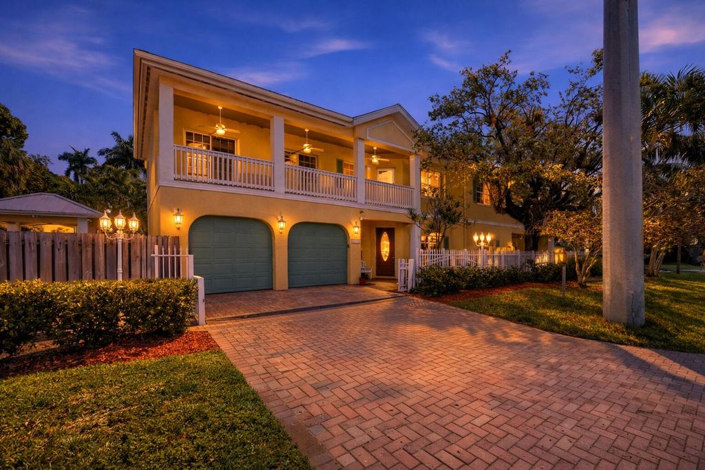 Photo of 1112 SW 9th Ave, Fort Lauderdale, FL 33315 (MLS # B26000561)