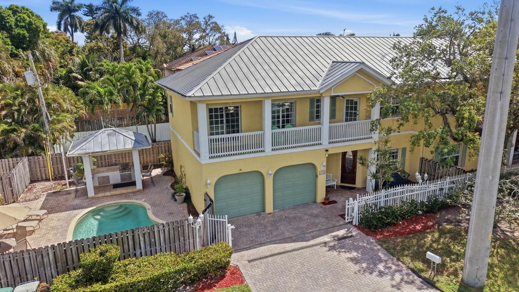 Photo of 1112 SW 9th Ave, Fort Lauderdale, FL 33315 (MLS # B26000561)