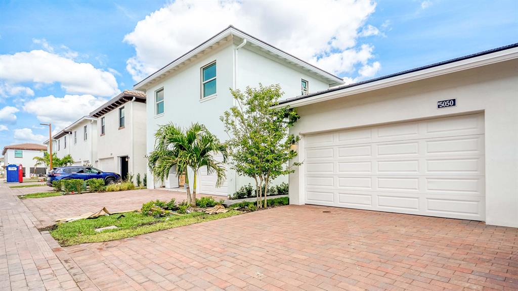 ALTON NEIGHBORHOOD - Residential