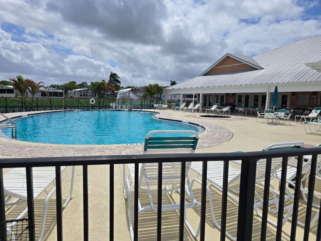 TROPICAL ISLES - Residential