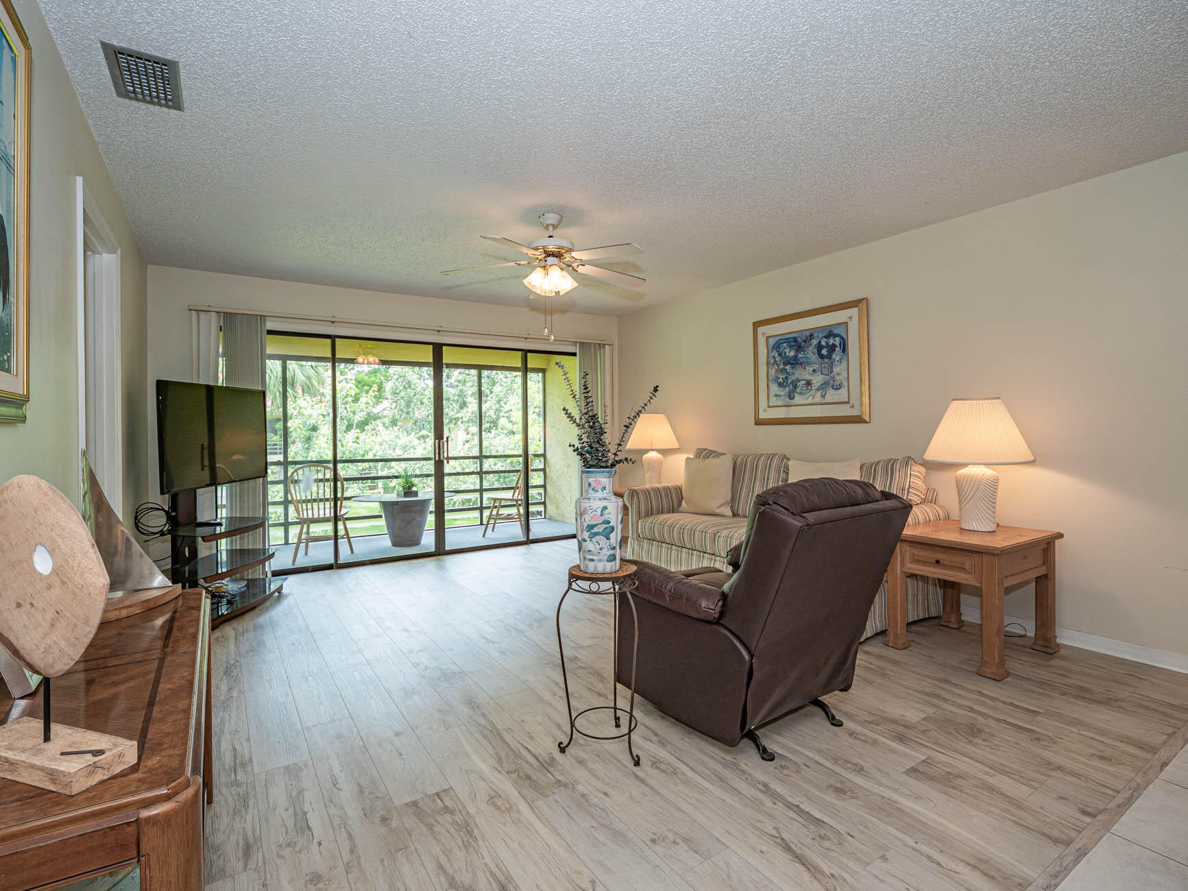 OAK PARK TERRACE UNITS 1-16 - Residential Lease