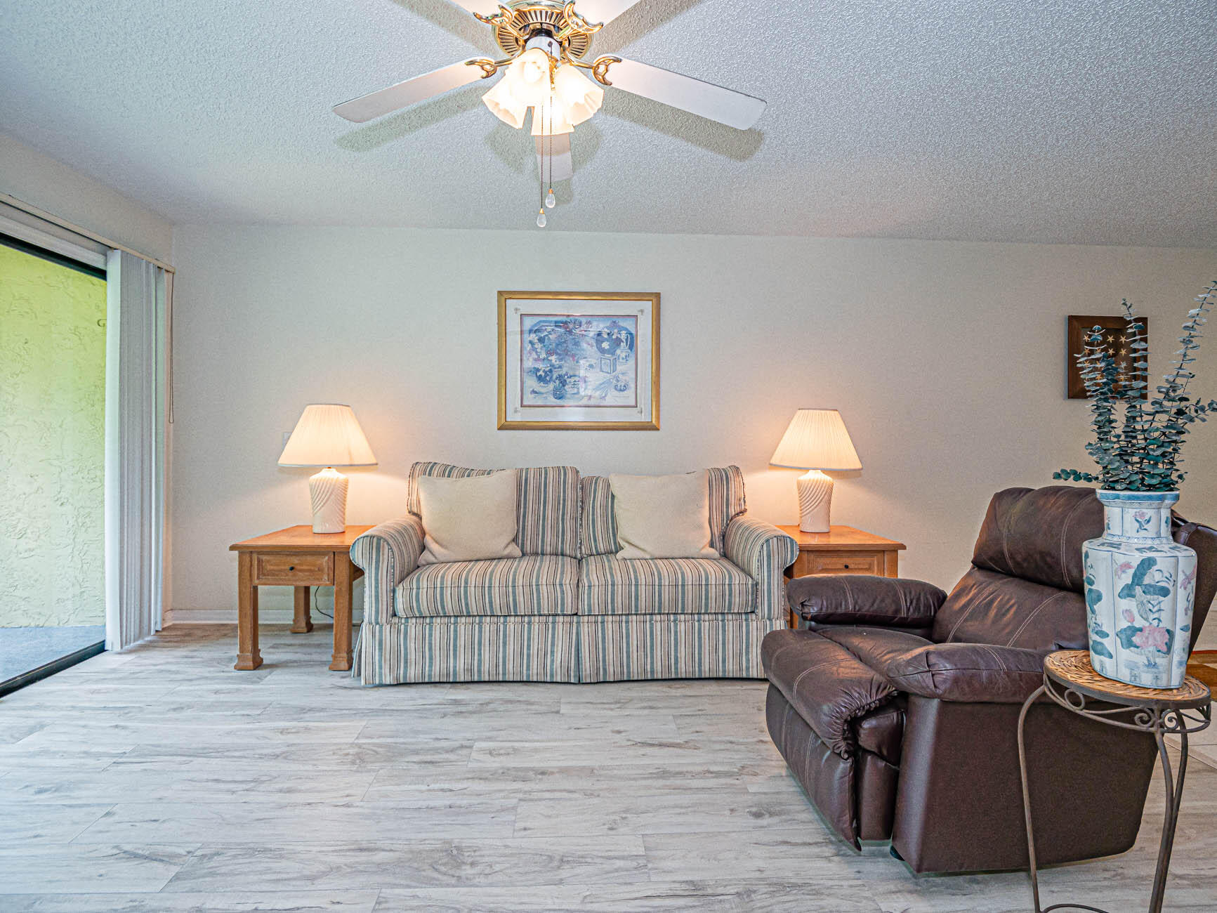 OAK PARK TERRACE UNITS 1-16 - Residential Lease