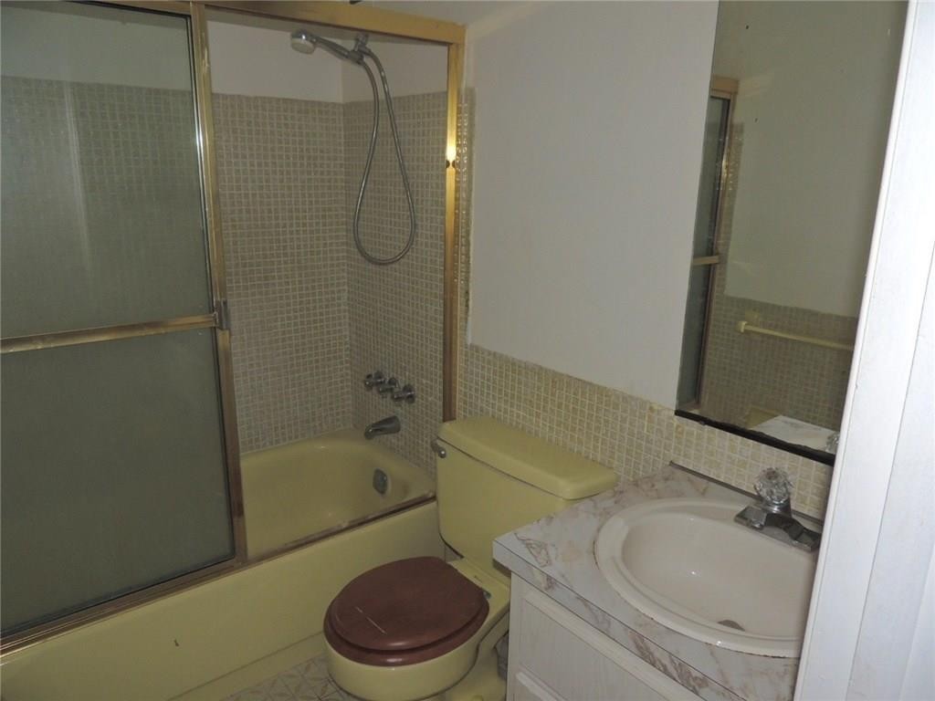 CASTLE APTS - Residential