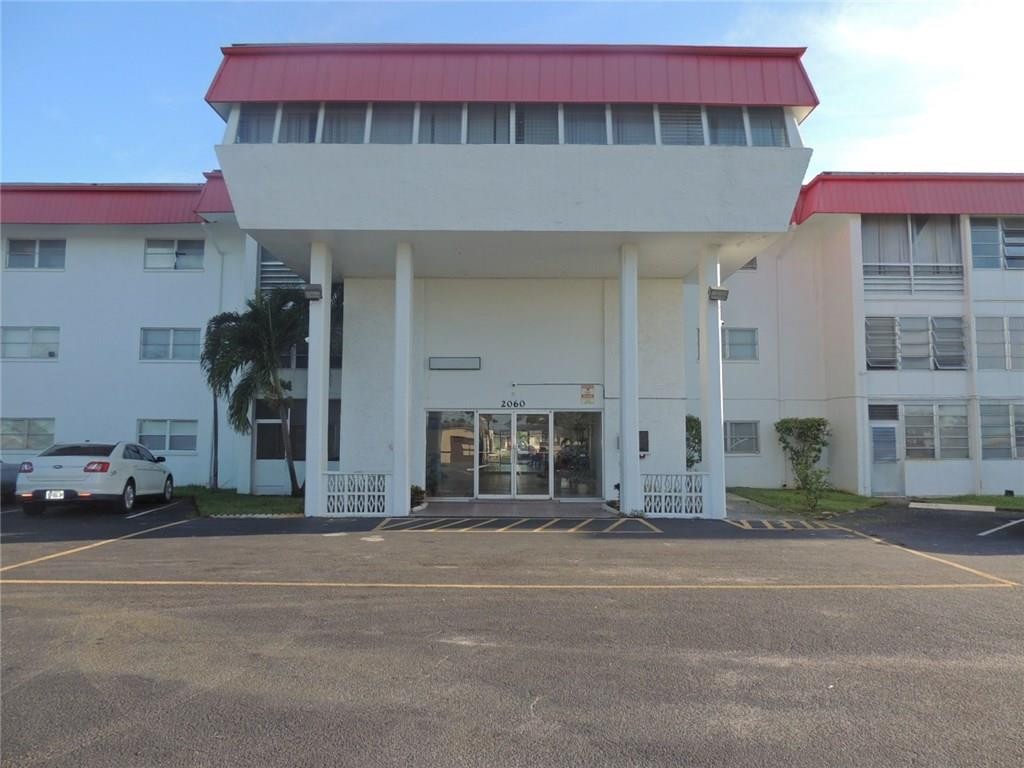 CASTLE APTS - Residential