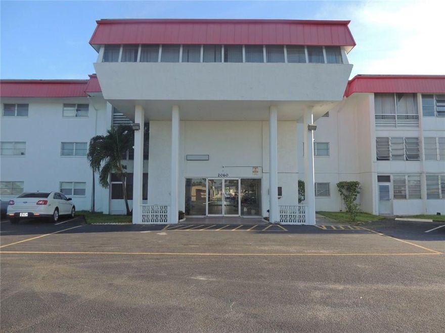 Bright 2 Bedroom 2 Bathroom 2nd floor unit. Amenities include Pool, Clubhouse, Gym and Billiards. Conveniently located close to major highways and schools. This building has no age restrictions! **MULTIPLE OFFERS DEADLINE 11/21/17 AT 12:00PM**