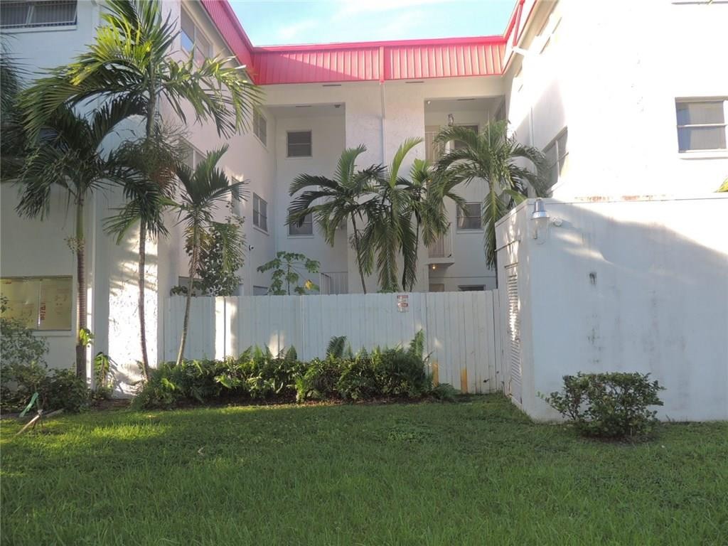 CASTLE APTS - Residential