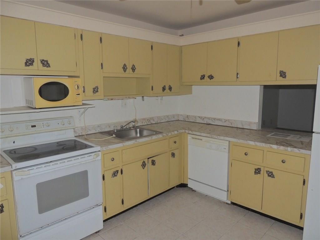 CASTLE APTS - Residential