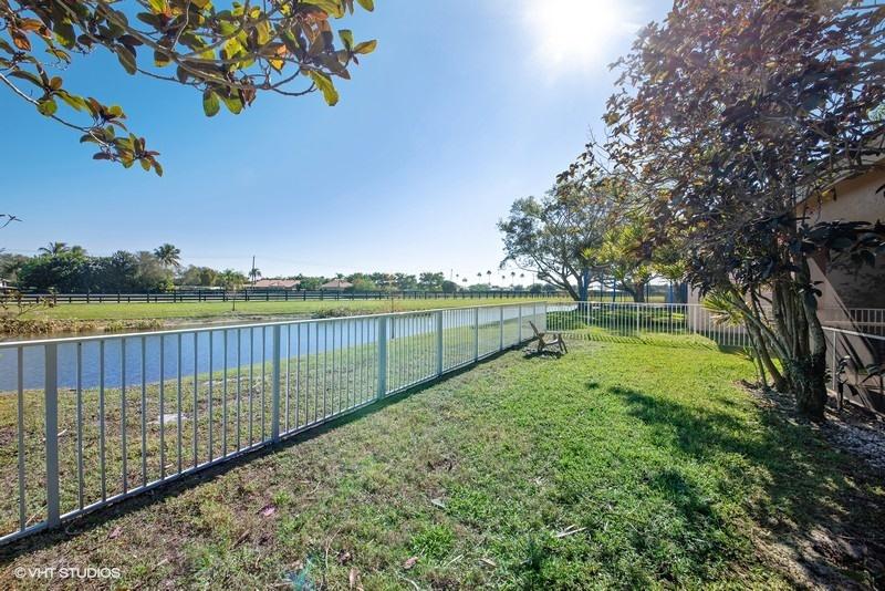 LAKEFIELD OF THE LANDINGS AT WELLINGTON 2B - Residential