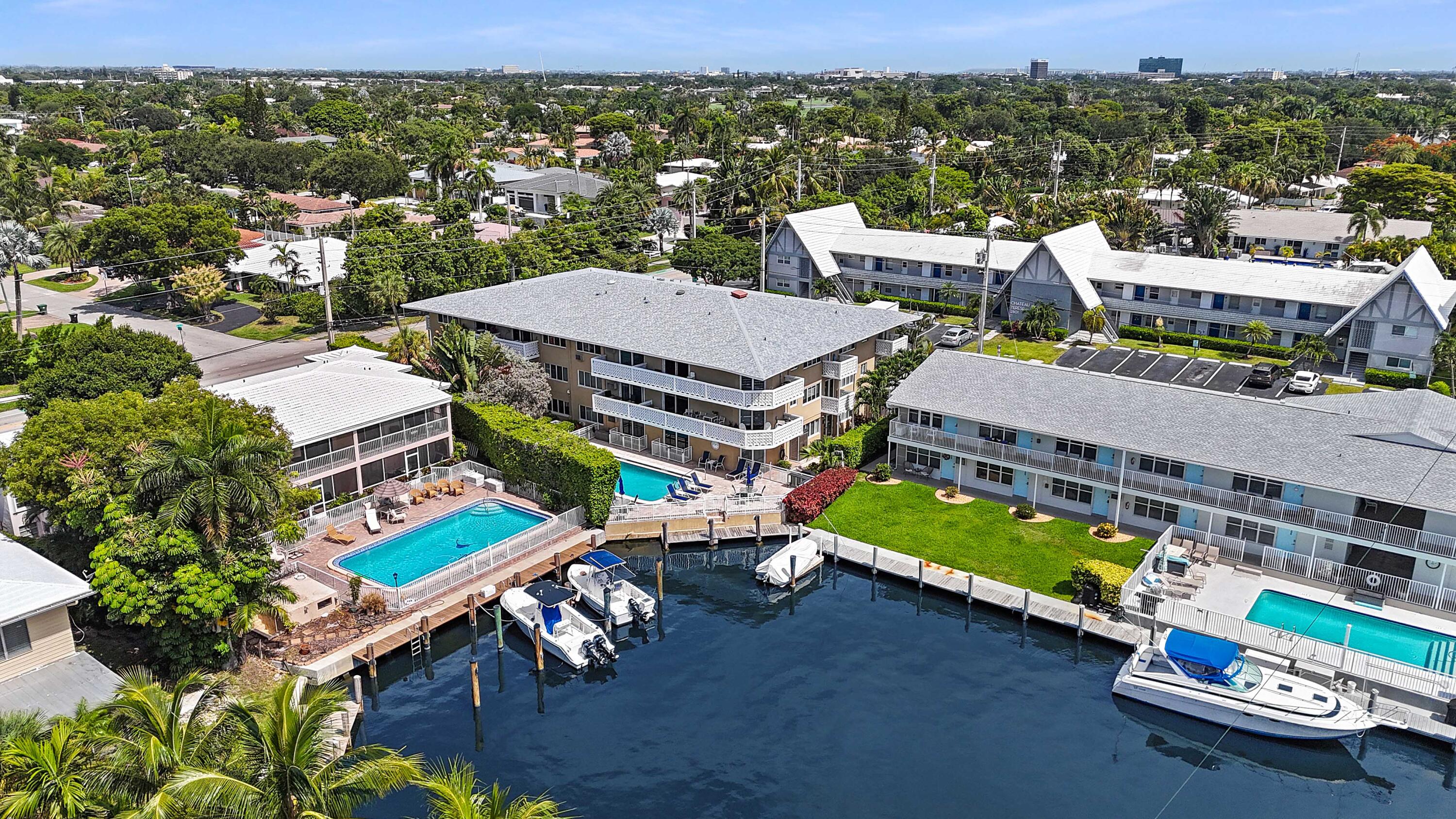 3220 Bayview Drive 202