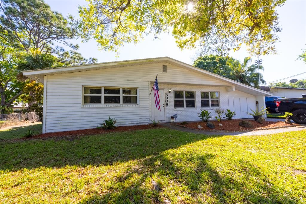 Photo of 5906 Raintree Trail, Fort Pierce, FL 34982 (MLS # R10693886)