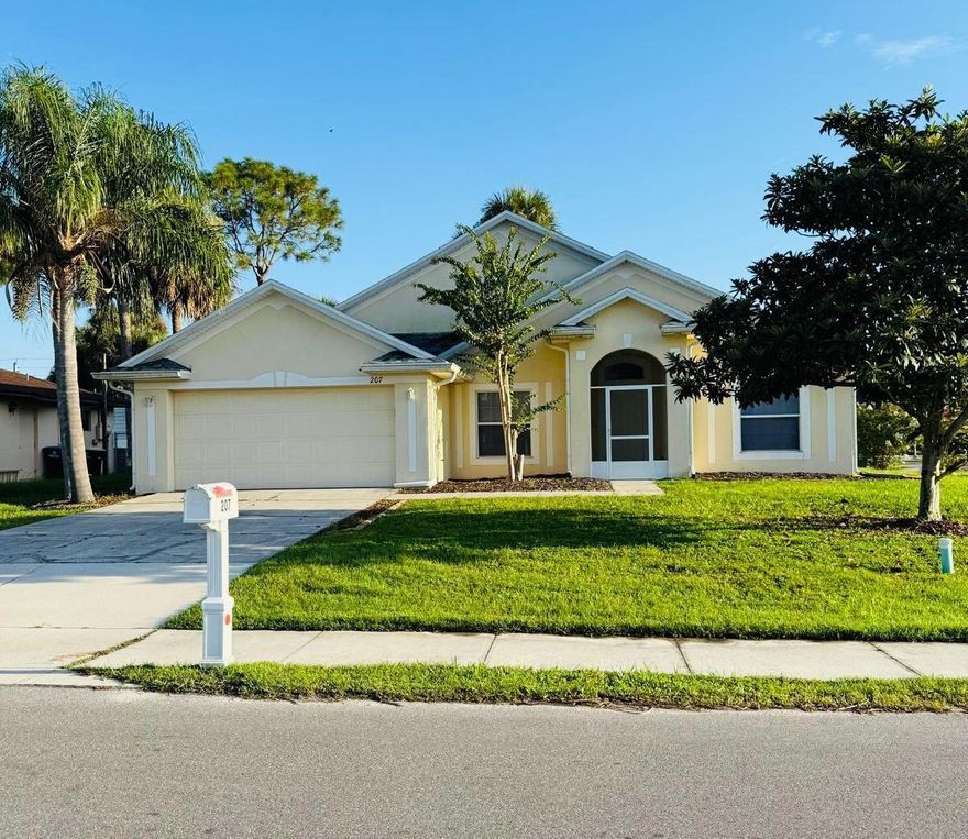 Nice Single Family Home for rent: 5 bedrooms, 2 bathrooms, 2 car garage, excellent location, quiet area near to stores and supermartkets and more...........