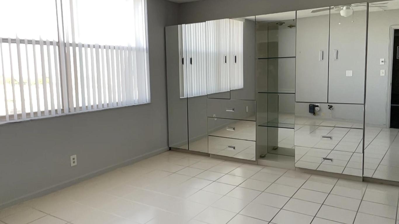 VILLAGES OF ORIOLE BONAIRE - Residential