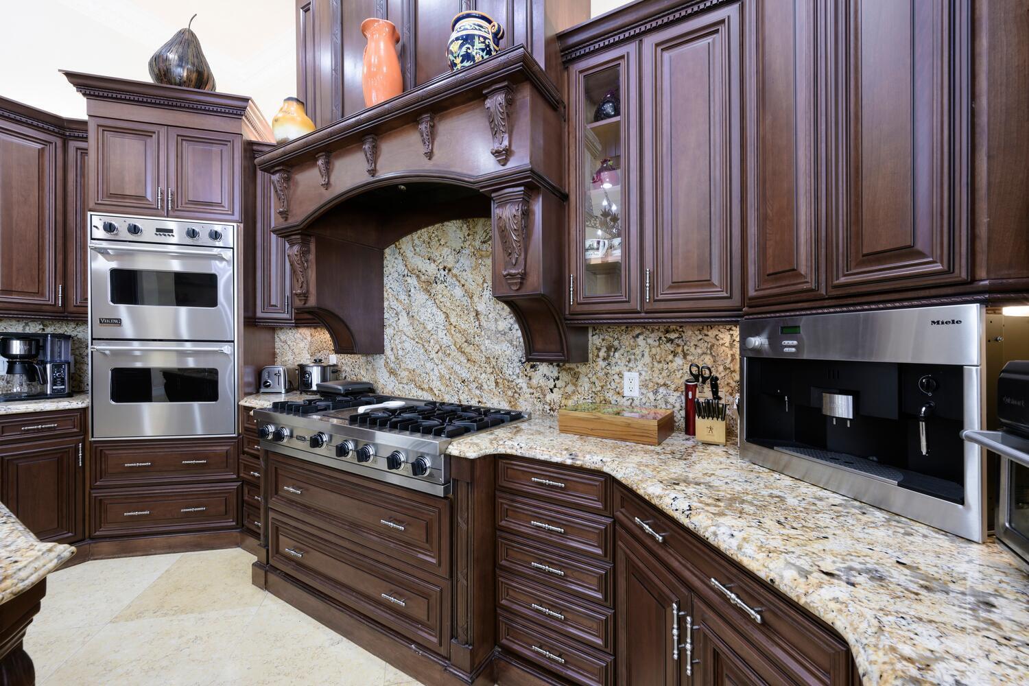 BANYAN LAKES - Residential