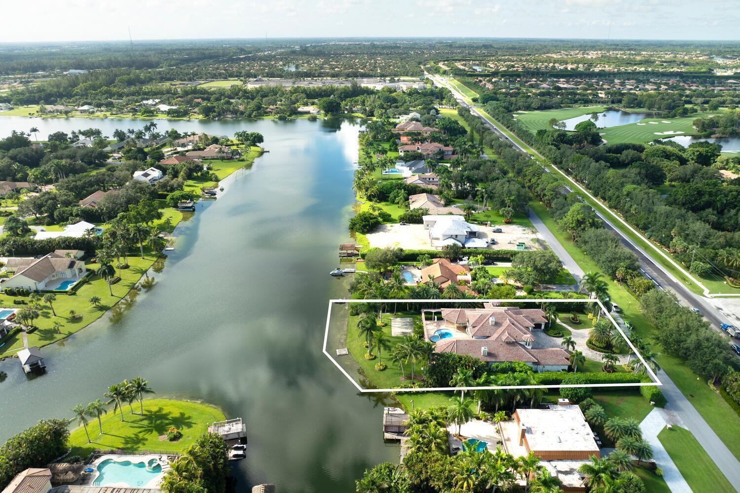 BANYAN LAKES - Residential