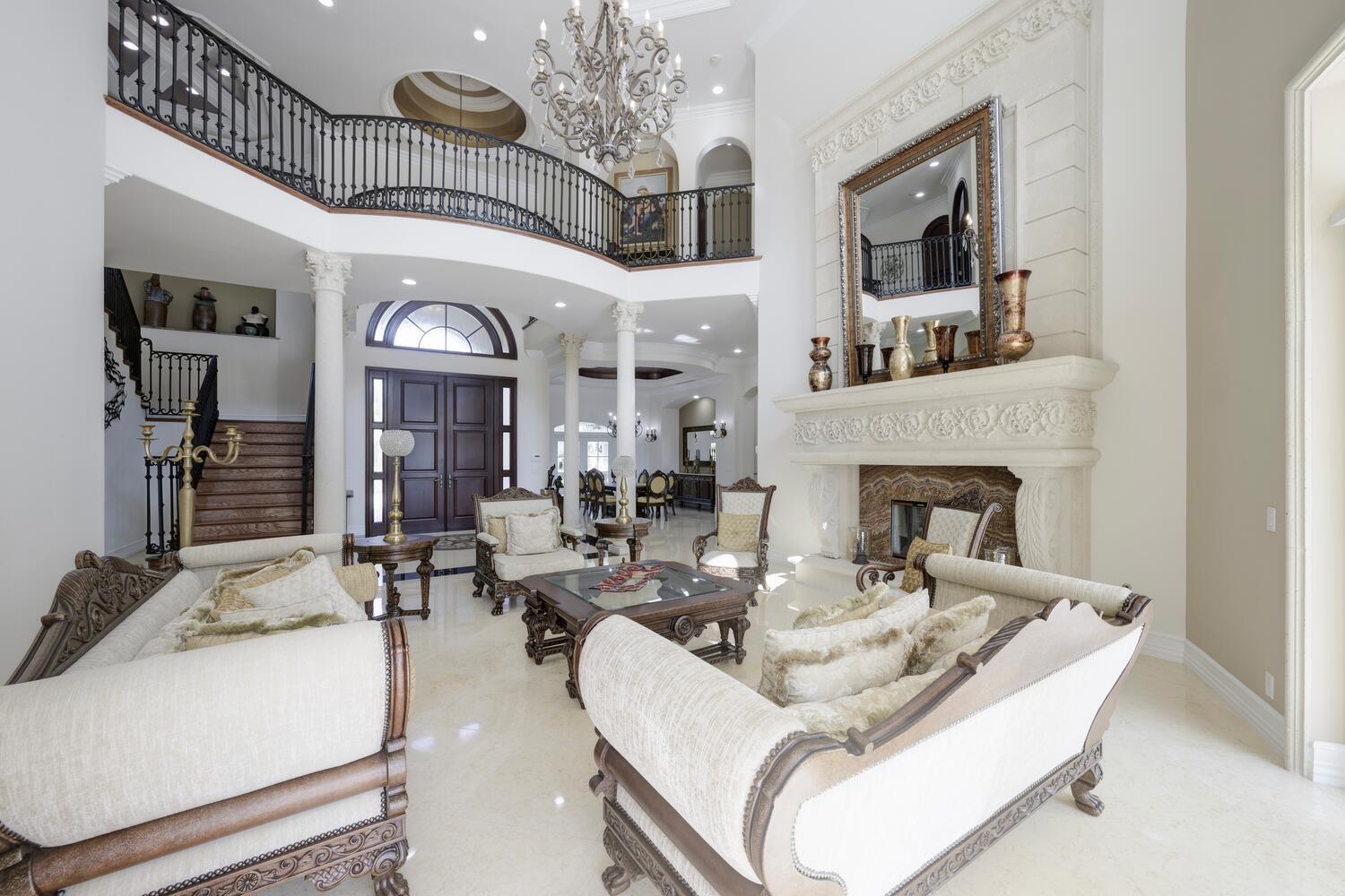 BANYAN LAKES - Residential