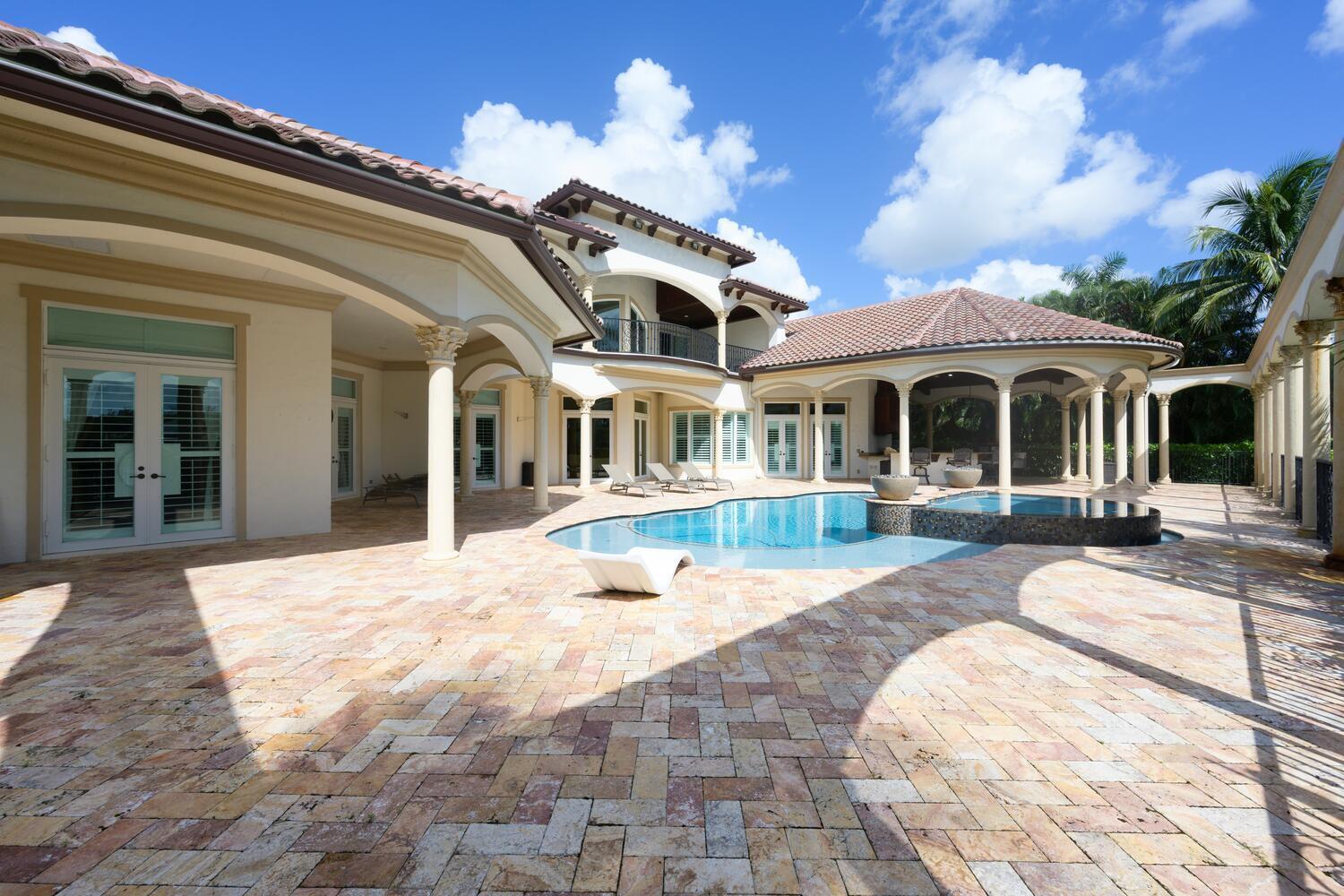 BANYAN LAKES - Residential