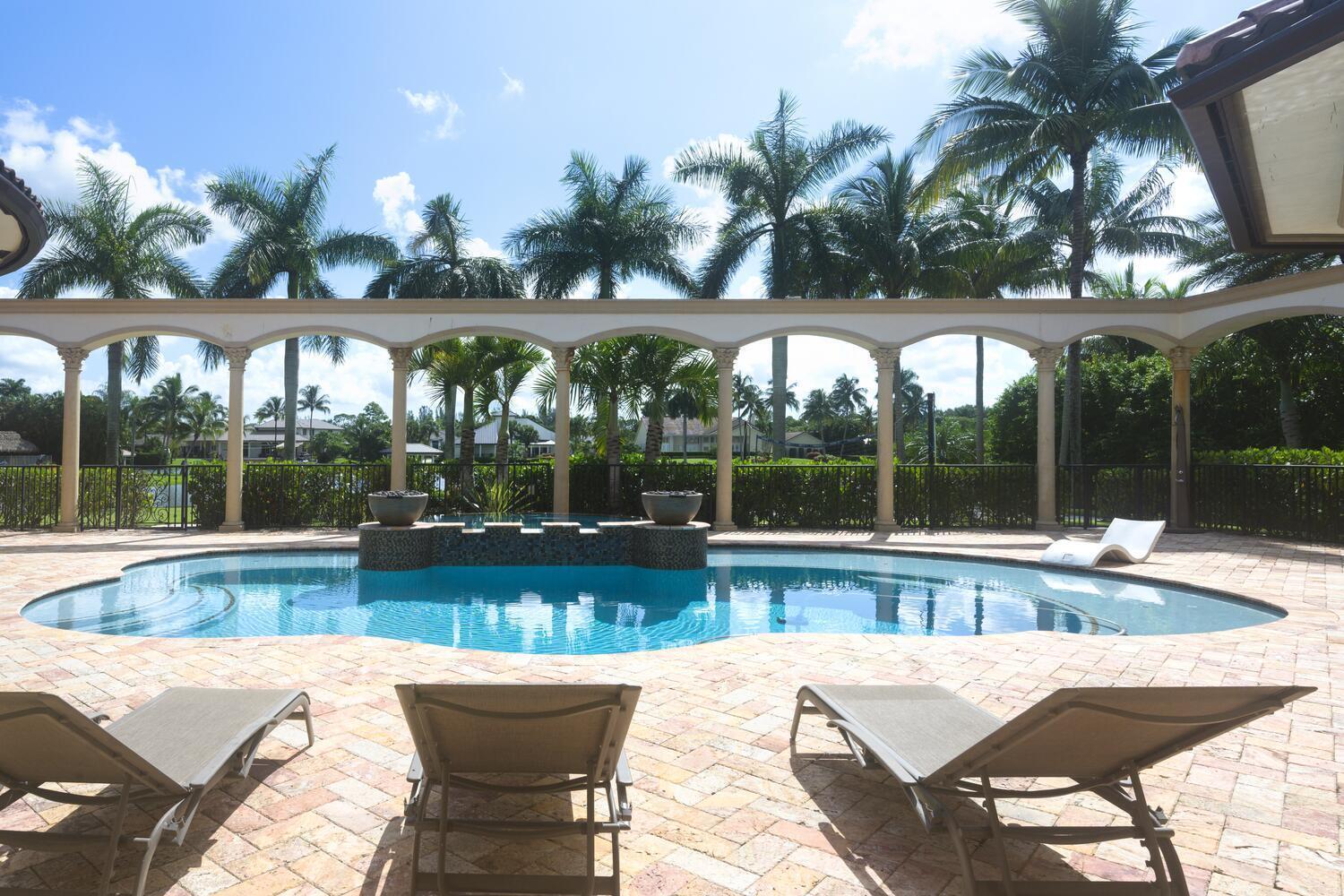 BANYAN LAKES - Residential