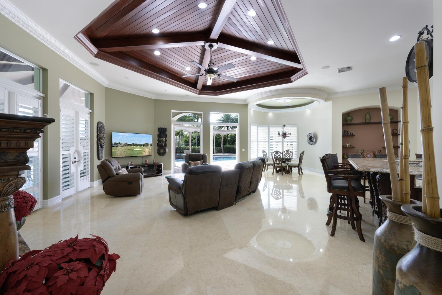 BANYAN LAKES - Residential