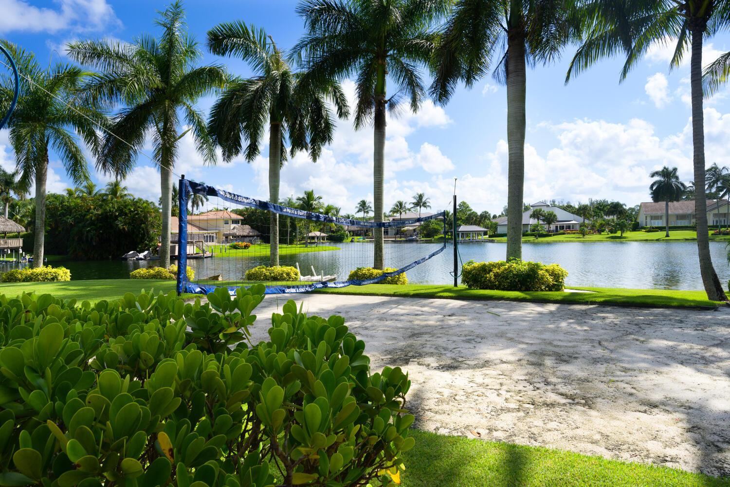 BANYAN LAKES - Residential