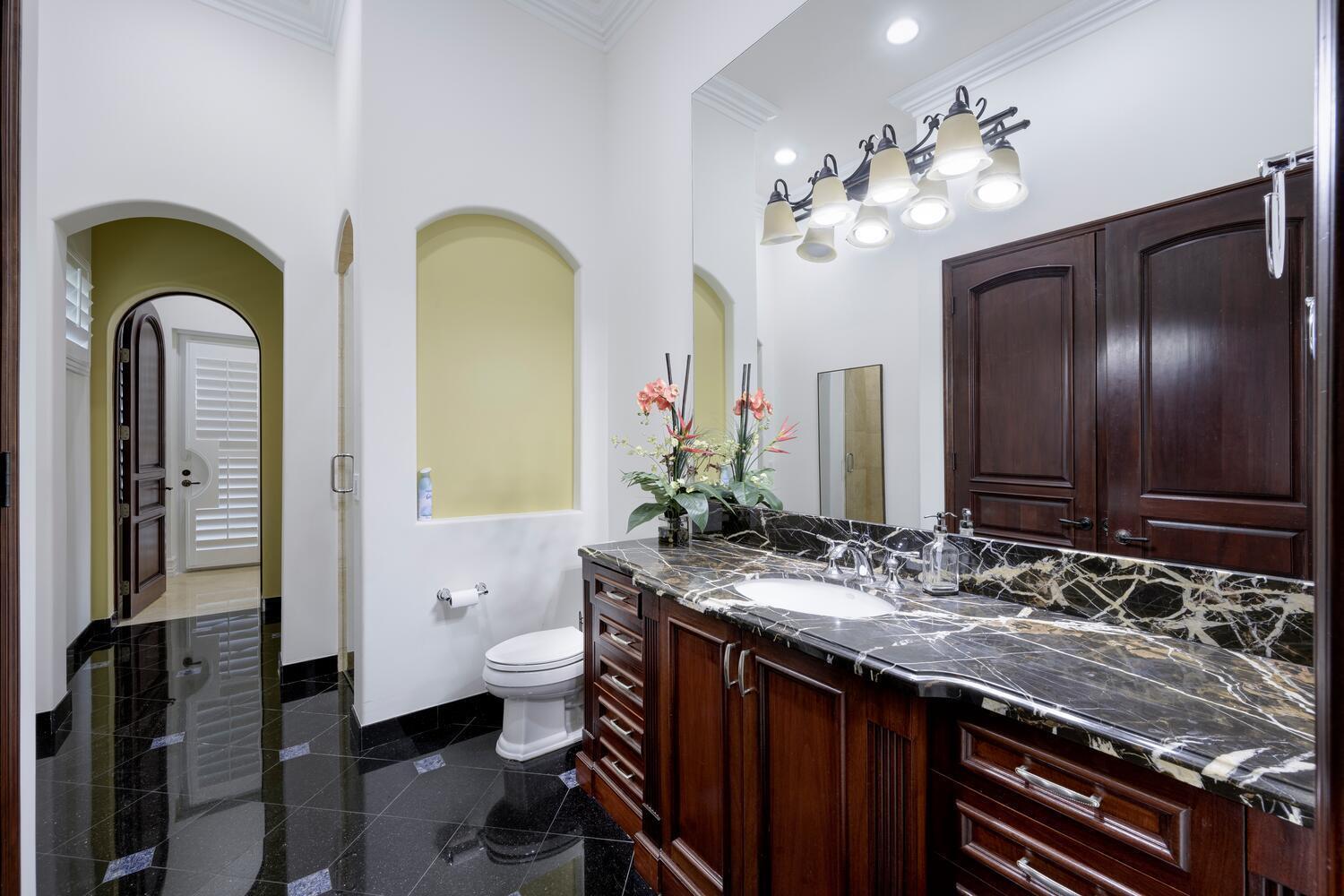 BANYAN LAKES - Residential