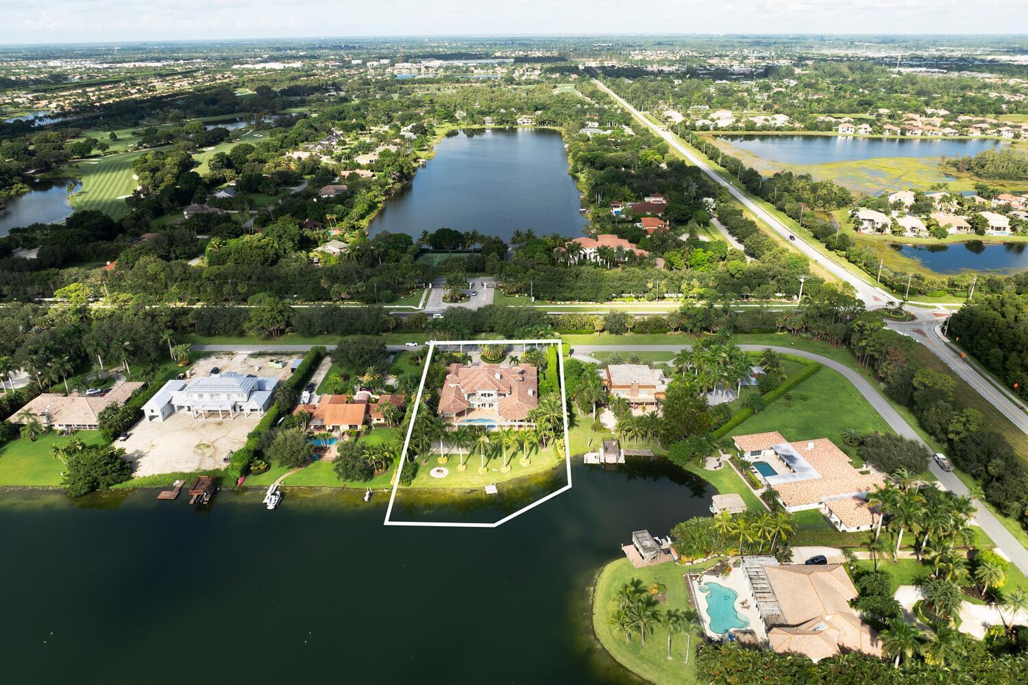 BANYAN LAKES - Residential