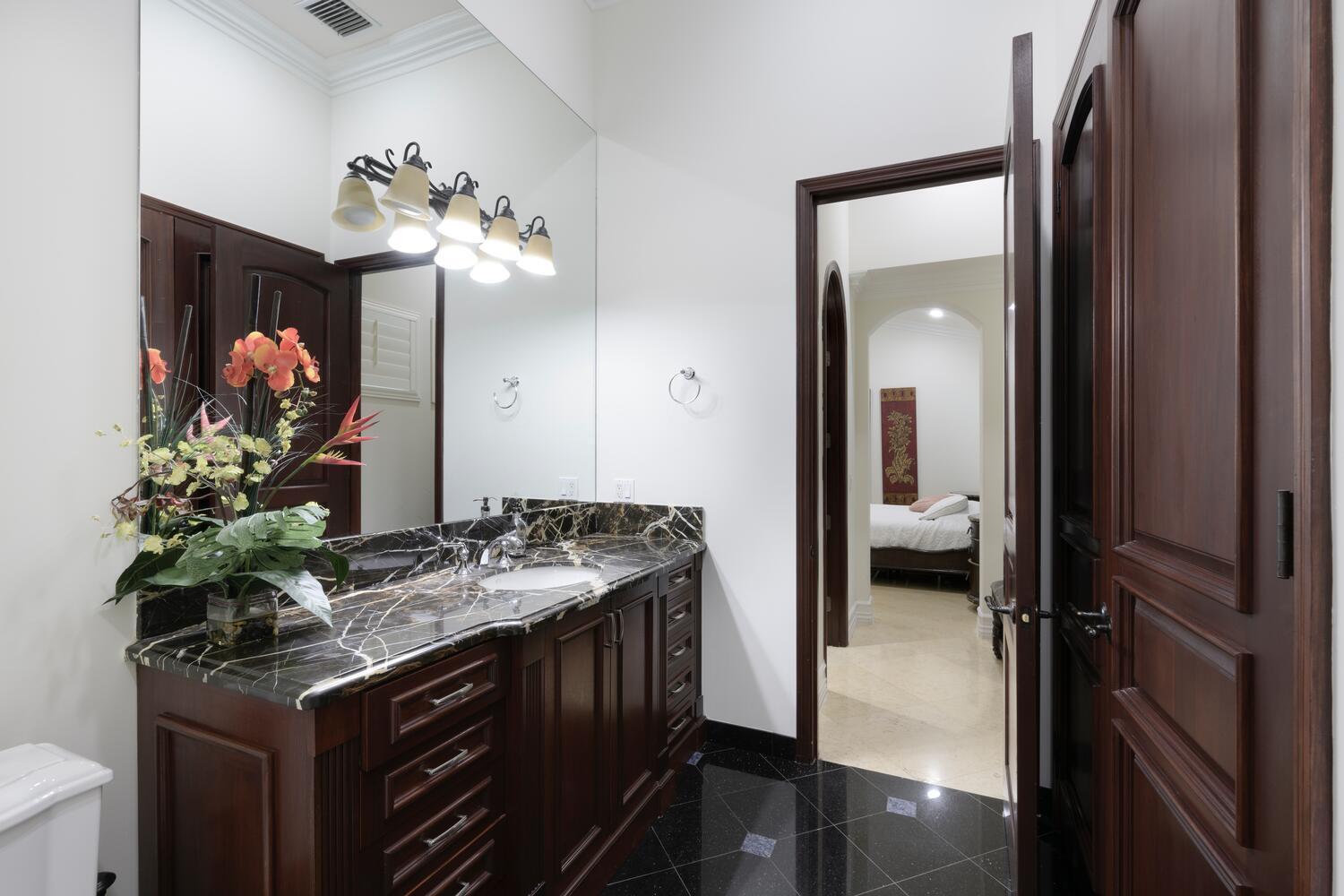BANYAN LAKES - Residential