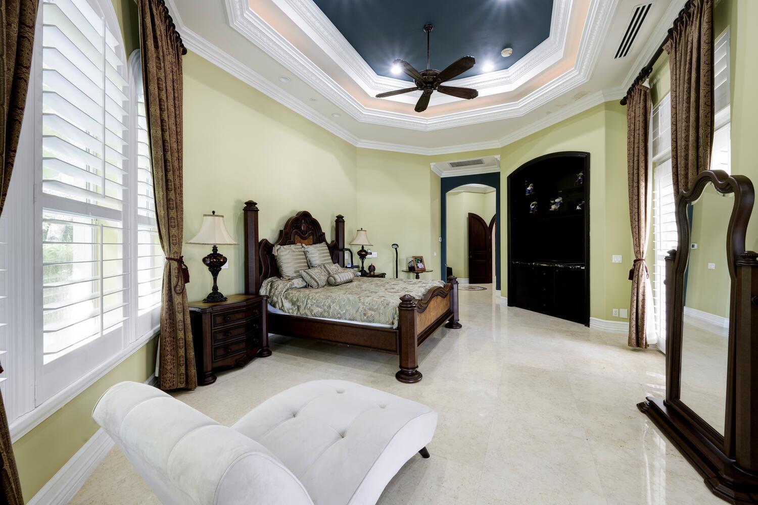 BANYAN LAKES - Residential