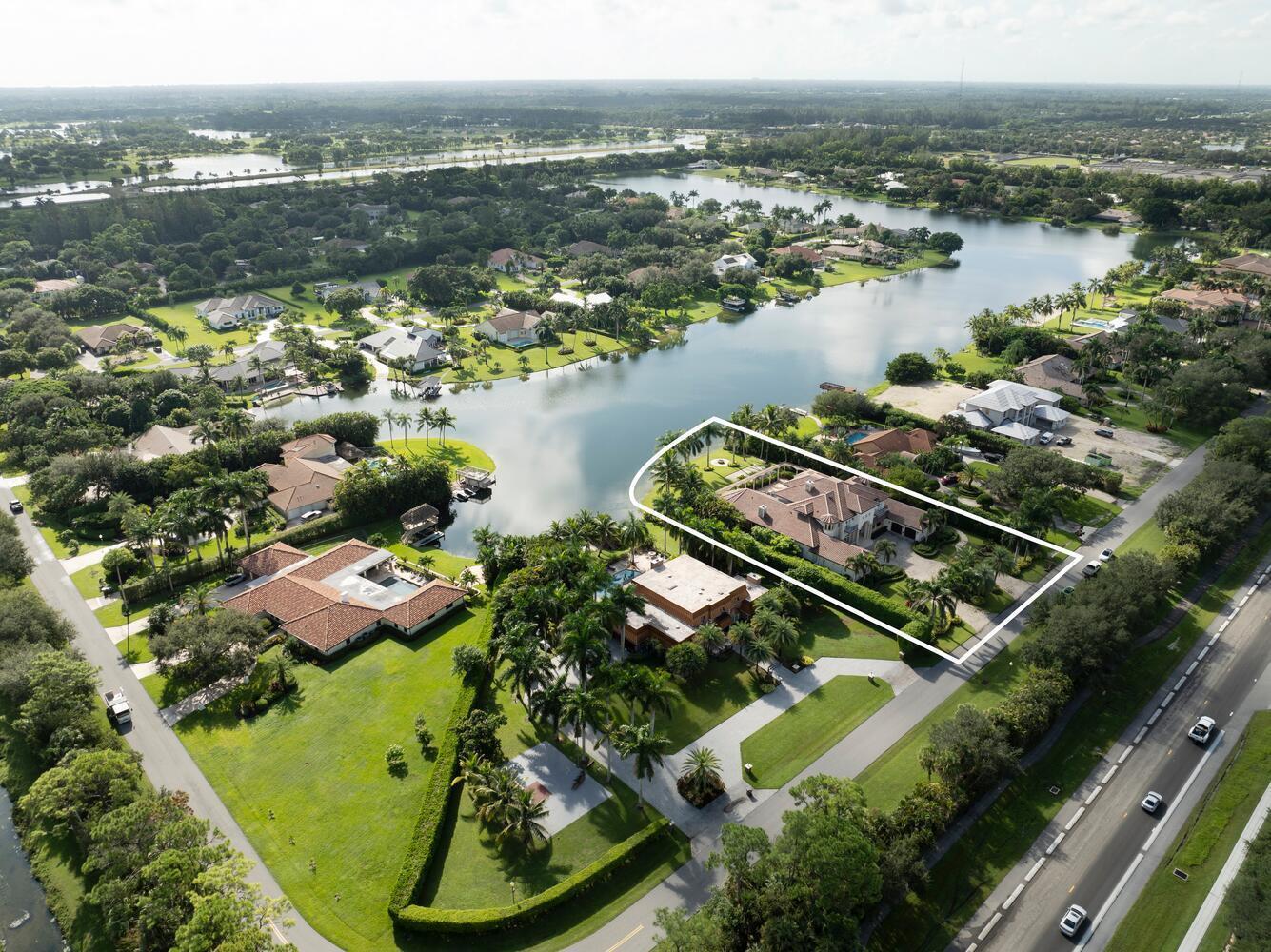 BANYAN LAKES - Residential