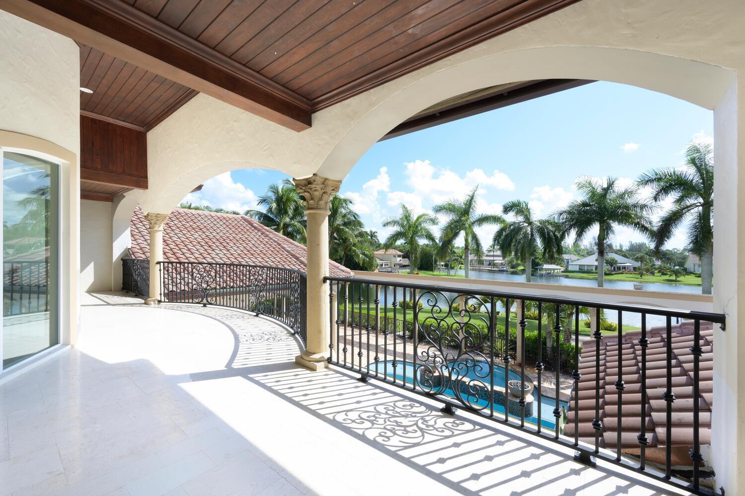 BANYAN LAKES - Residential