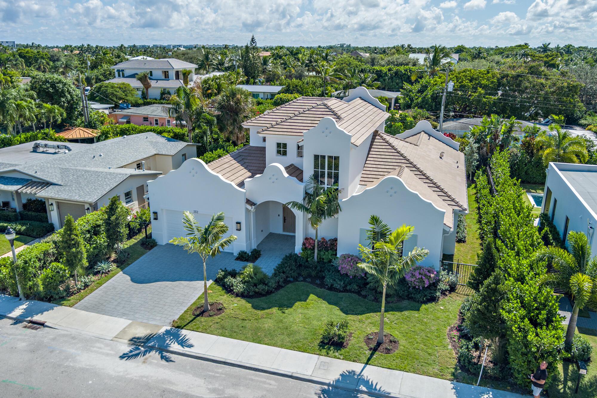 LAKE PLACE IN - Residential