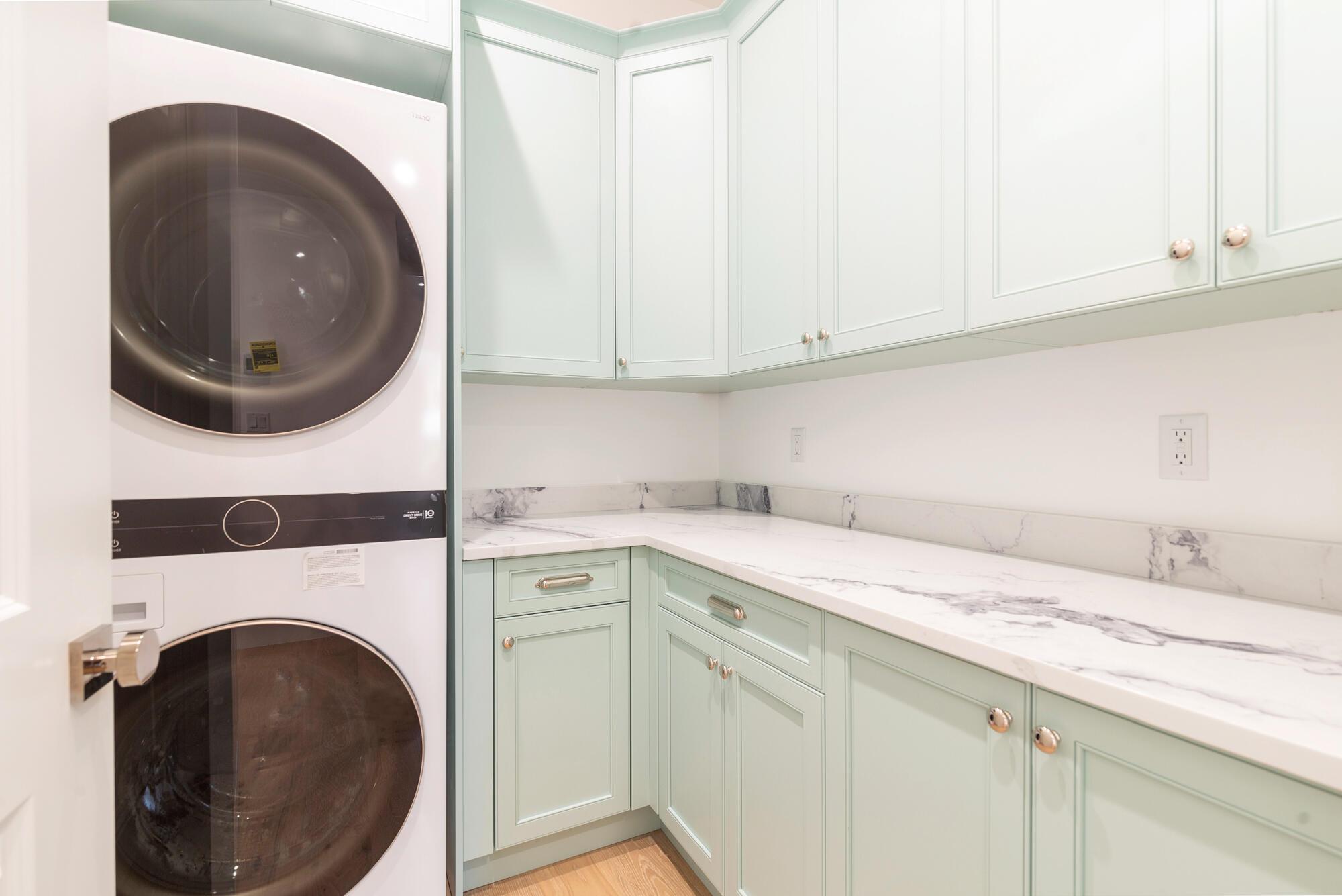 LAKE PLACE IN - Residential