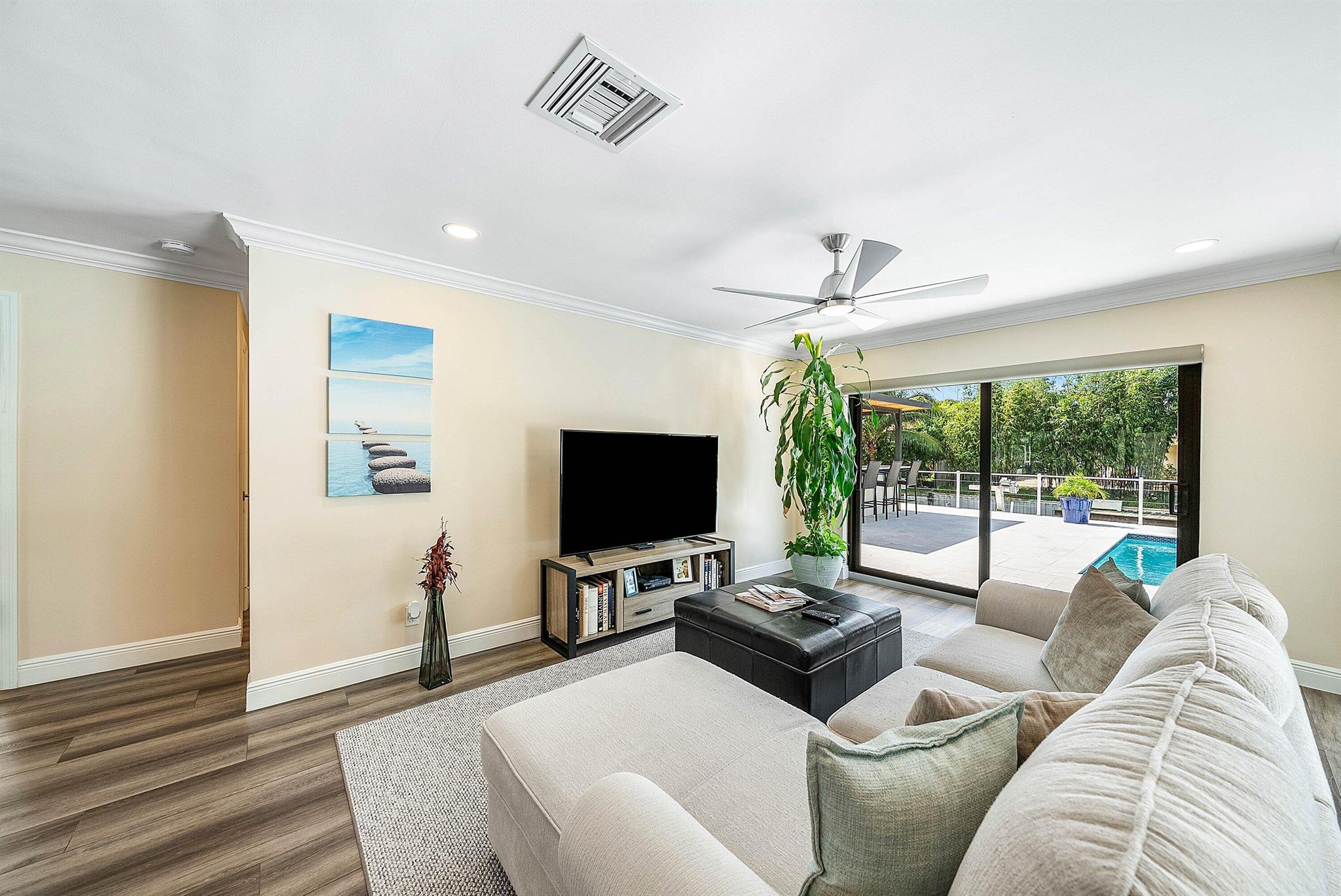 ISLAND ESTS ADD 1 IN - Residential