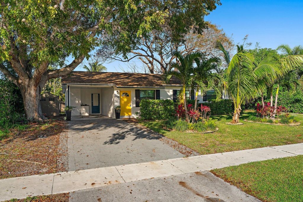 Photo of 1111 Chickasaw Street, Jupiter, FL 33458 (MLS # R10944405)