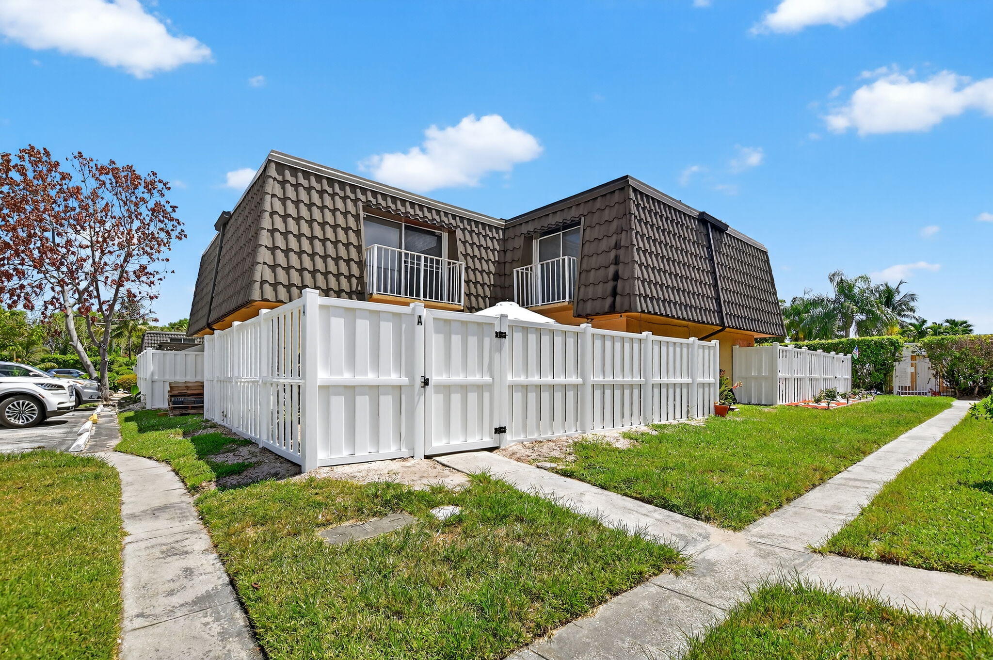 Beautifully Renovated 2BR/2BA Townhouse in West Boca!Move-in ready with a spacious private courtyard and patio perfect for outdoor living. Features include a modern renovated kitchen, full-size washer & dryer, and bedrooms upstairs. Located in a well-maintained community close to shopping, dining, and top-rated West Boca schools. Ideal for first-time homebuyer.