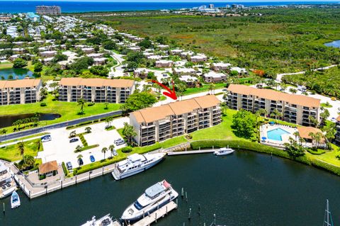 Photo of 1301 Seafarer Circle #403, Jupiter, FL 33477 (MLS # B26044330)