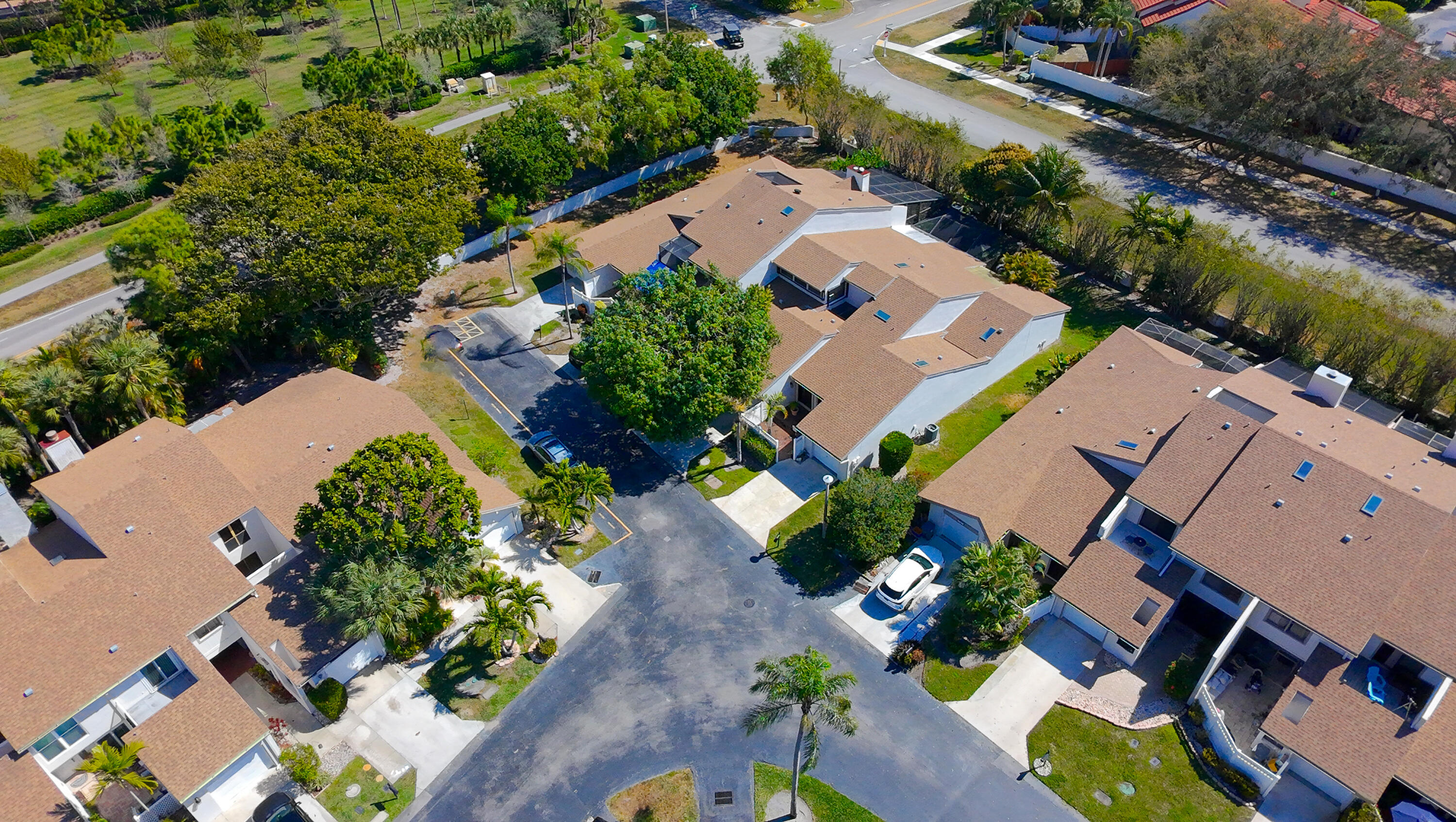 CANARY PALM CLUB - Residential