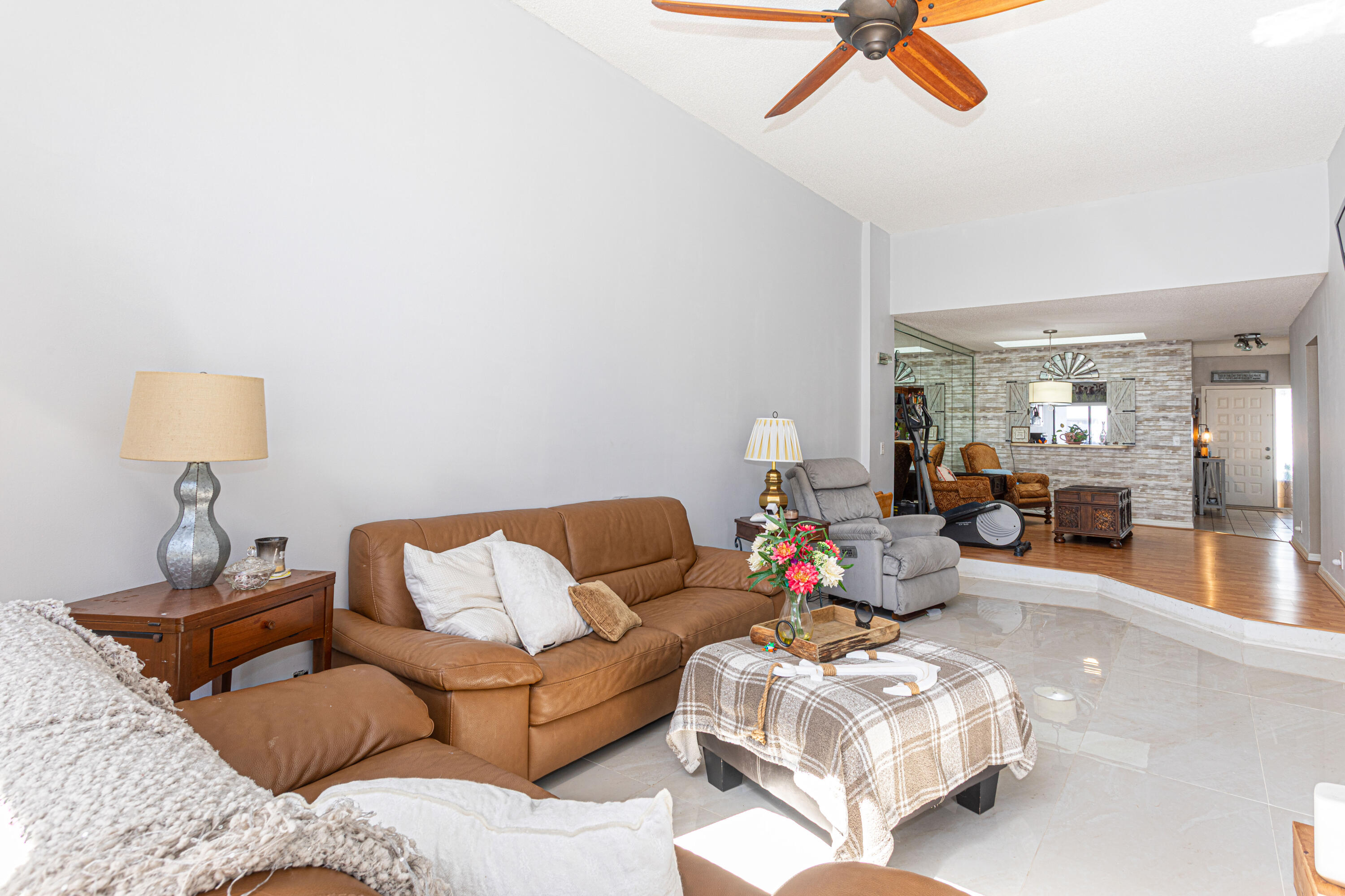 CANARY PALM CLUB - Residential