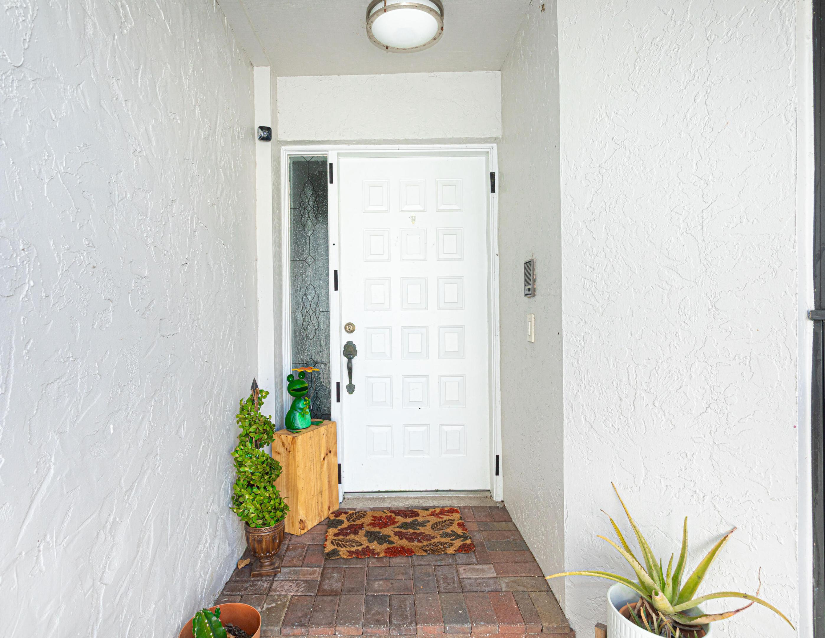 6670 Canary Palm Circle